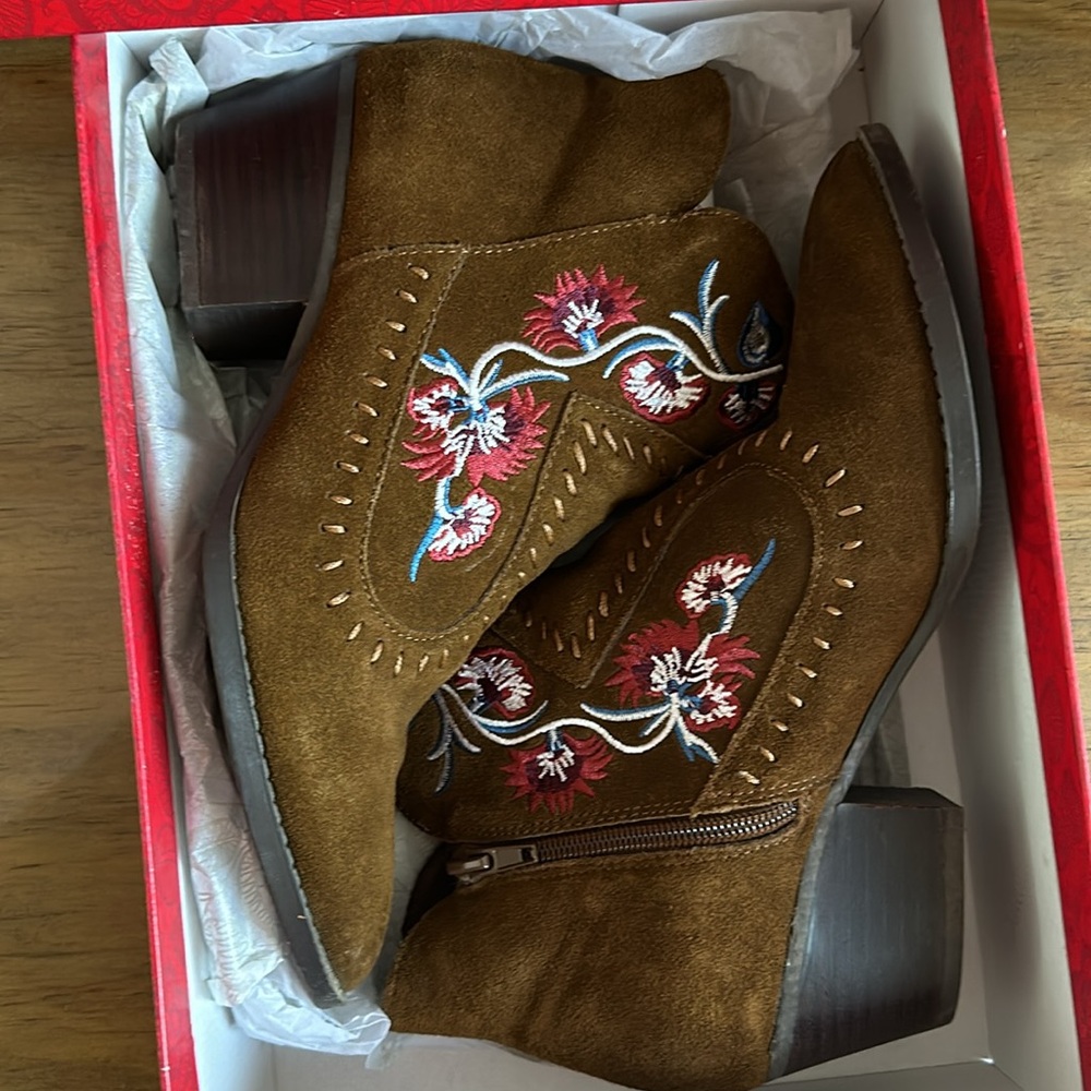 Carlos Santana Vivien Bourbon Brown Ankle Boots Booties
